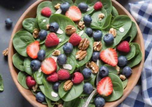 Ensalada de Espinacas y Frutas Rojas Keto